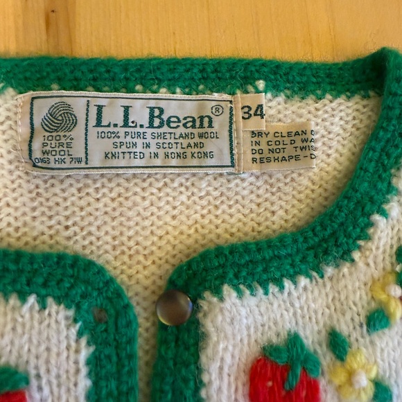 Vintage L.L. Bean 1980s cottage core 100% wool embroidered knit 🍓sweater Size 34 - Picture 5 of 9